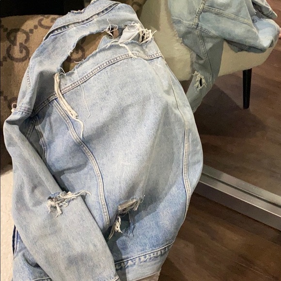 Levi’s Oversized Destroyed Denim Jacket - Picture 5 of 11